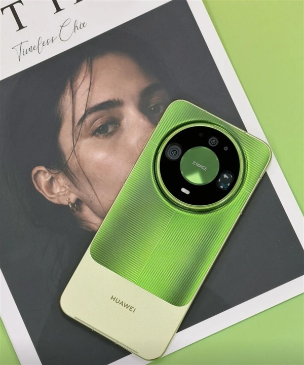 华为Mate 90全家福实拍:星环DECO+拼接设计 外观大胆前卫