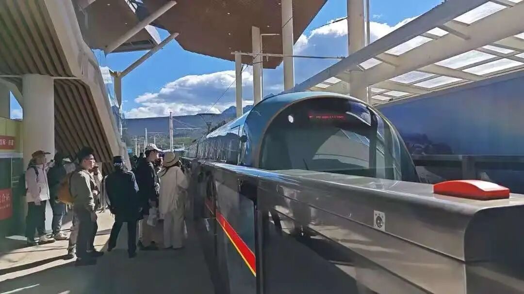 丽江观光火车。图/受访者供图