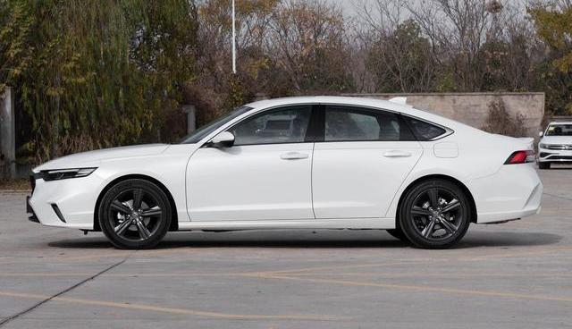 预算13万不看网红车，我提了英仕派，这才叫B级车底盘！-有驾