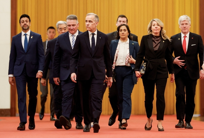 16日,卡尼、农业部长麦克唐纳(左二)抵达人民大会堂 东方IC