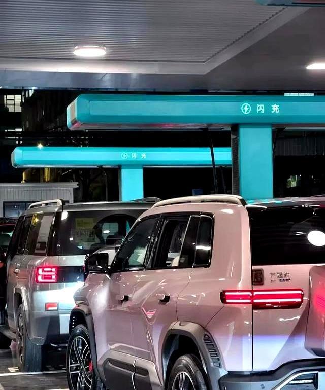 比亚迪超强闪充阵容庞大,首批体验车主口碑来了:比加油还要快-有驾