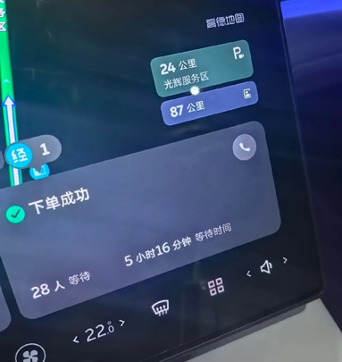 全怪增程车抢桩？假期服务区上演充电难：有车主排队上百号