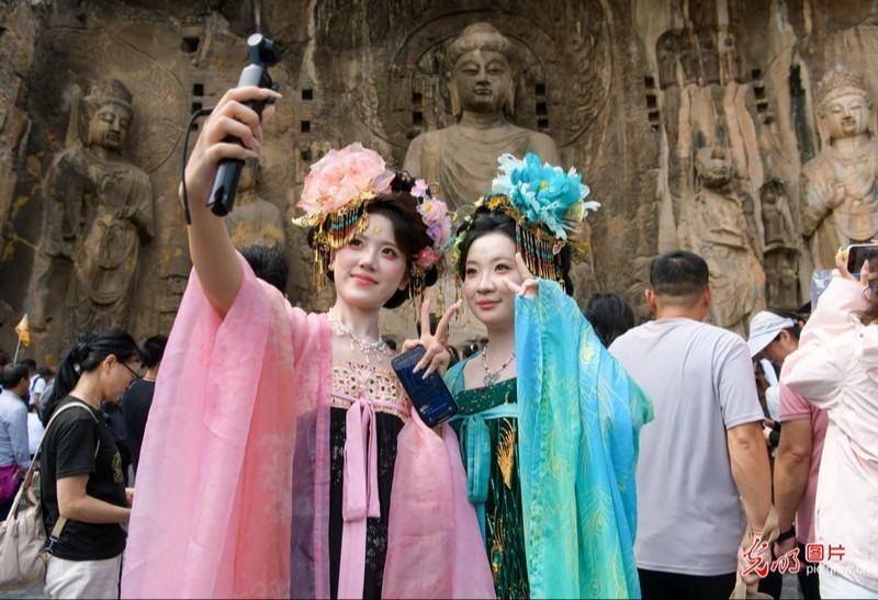 “经”彩新图景丨从“流量”到“留量”:8.26亿人次出游背后的文旅经济之变