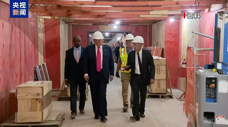 针对鲍威尔的刑事调查主要涉及鲍威尔牵头的美联储办公大楼翻修项目,特朗普多次提及该工程成本超支,批评鲍威尔无能。