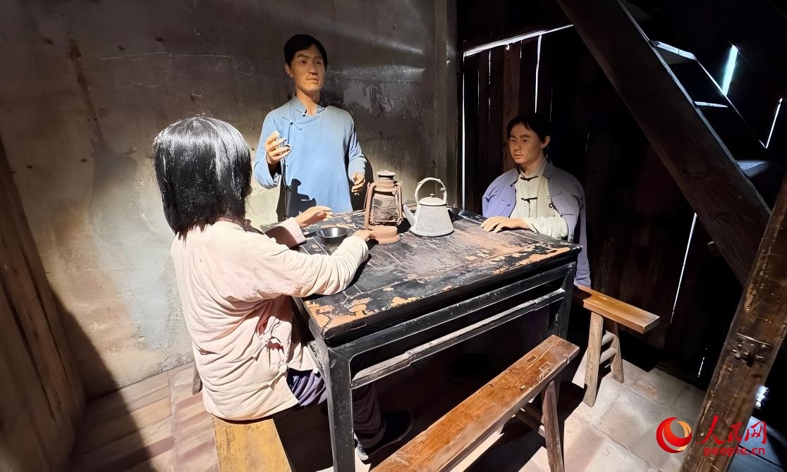 “红军街”胜一理发店,是中共城口特别支部秘密交通联络站旧址。人民网记者 李昊洋摄