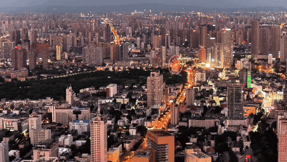 俯瞰步行街夜景。人民网记者 郭昊 摄
