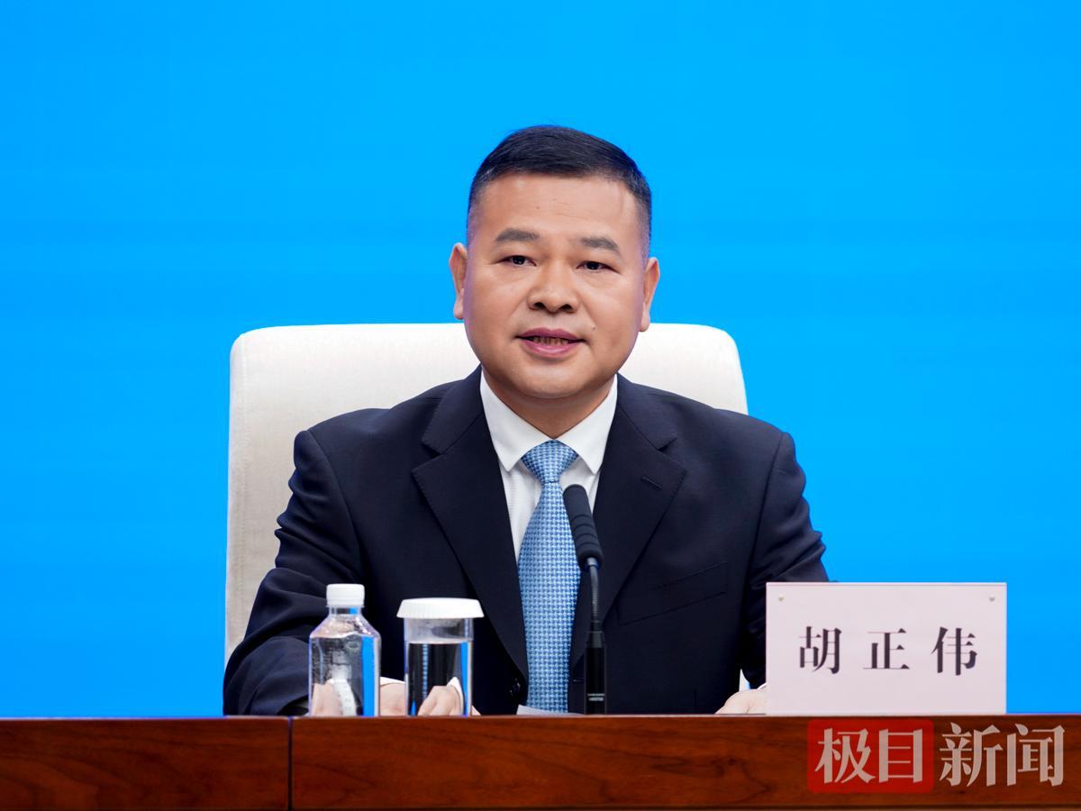 胡正伟.jpg
