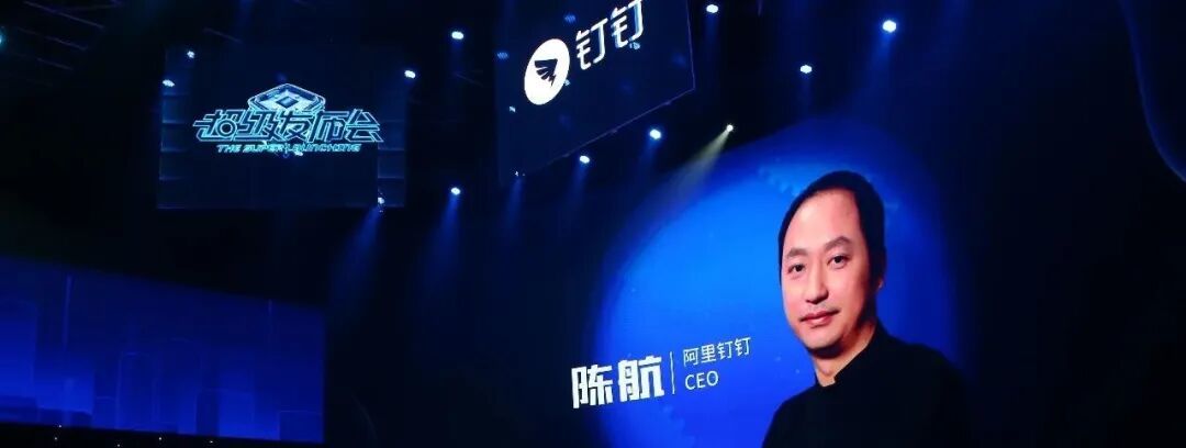 周冬雨话剧忘词引热议,舞台艺术底线何在?