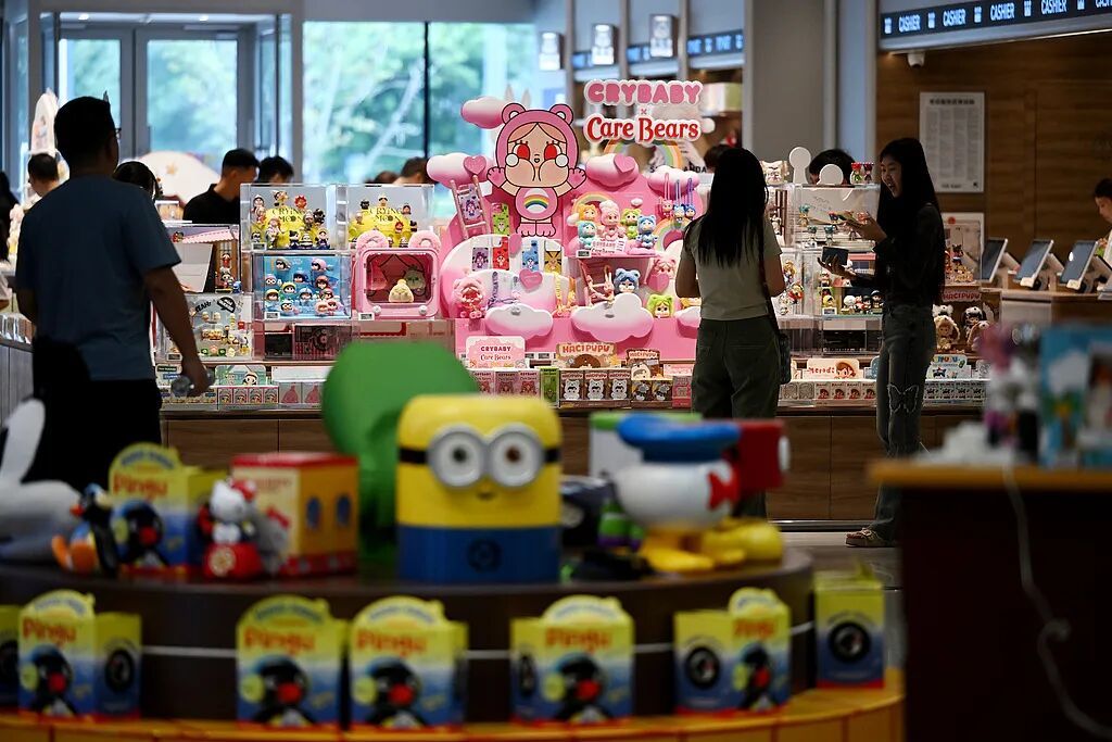 商场潮玩店吸引消费者