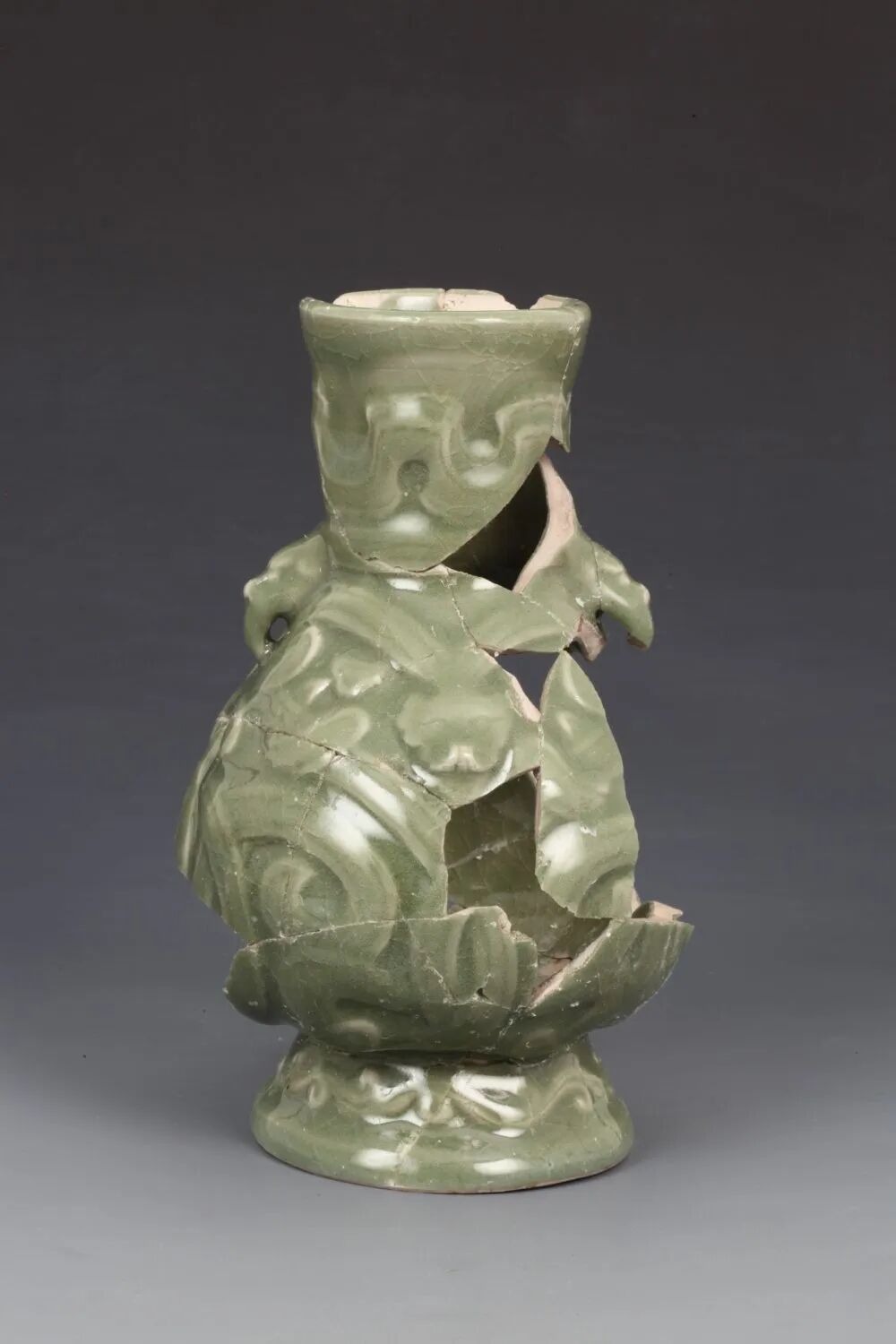 张公巷窑修复展出的贴塑瓷尊。(张公巷窑遗址考古队提供)