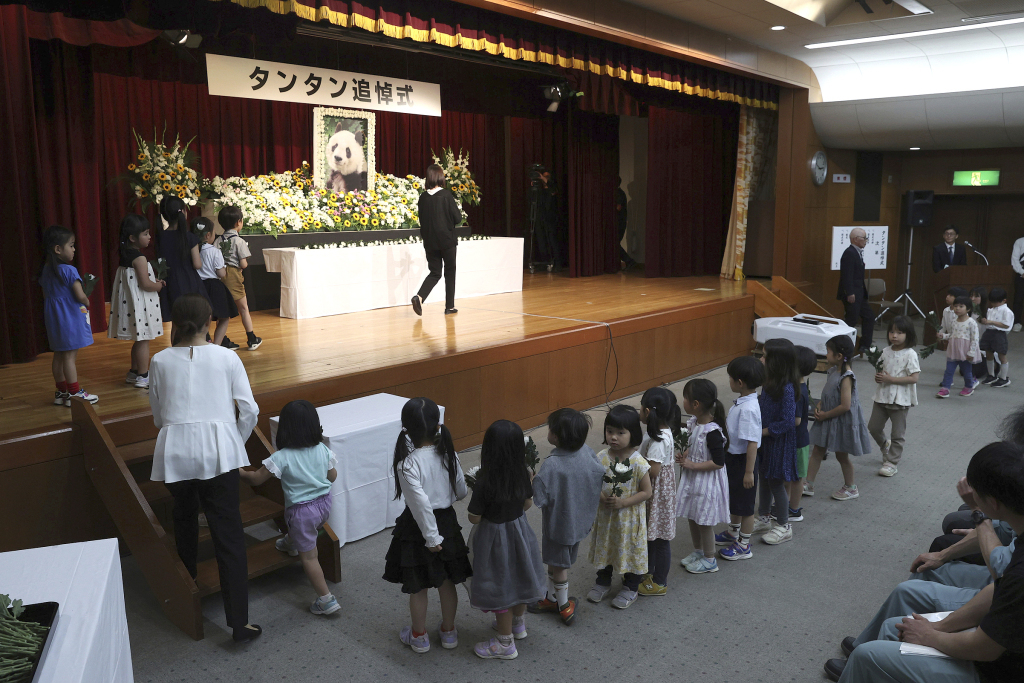 2024年5月10日,日本神户市立王子动物园为“旦旦”举行追悼会,约有160人参加。