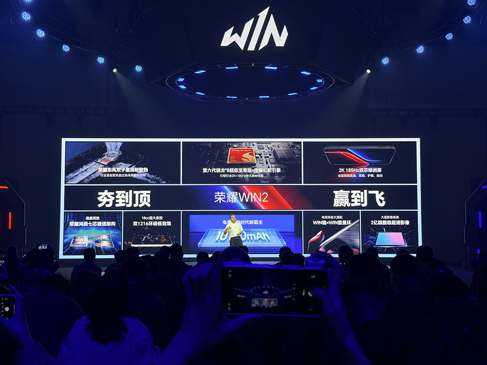 荣耀掀桌电竞手机！国补价2251元起，全系2K+185Hz、1万mAh大电池