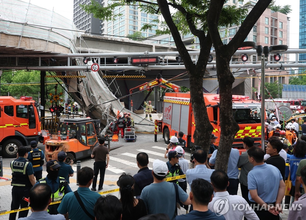 当地时间5月26日，韩国首尔西小门高架桥拆除现场发生坍塌事故。 韩联社