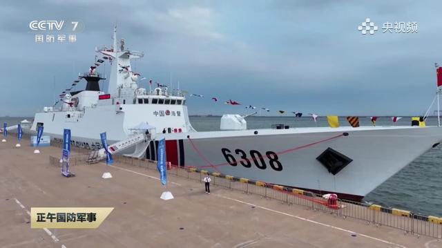 海警版054A首次开放！双加特林炮+76速射炮，火力不愧东亚最猛_凤凰网