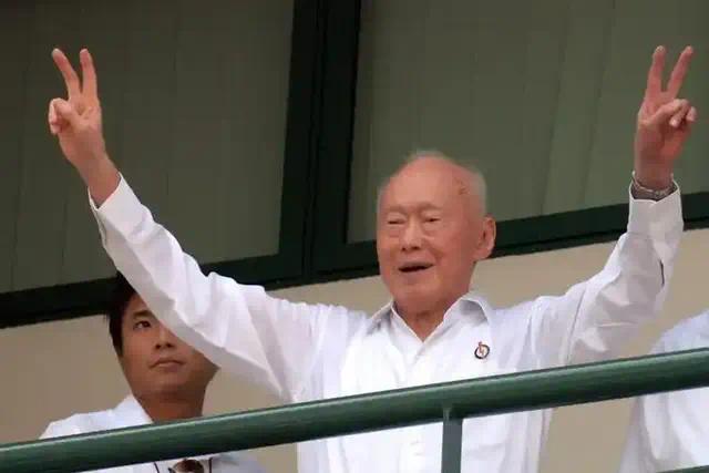 新加坡政坛大震动，印度裔遭到种族歧视，两代领导人先后发声！