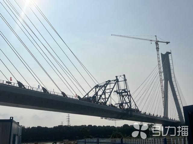 合龙施工现场。