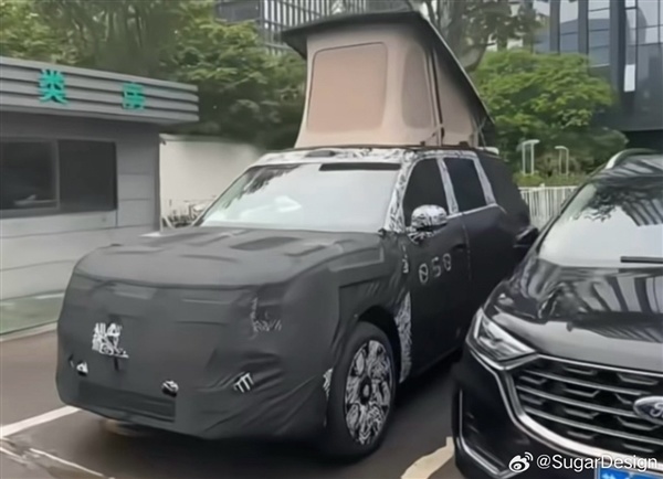 鸿蒙智行自带二层楼的MPV 华为申请车顶升降专利！