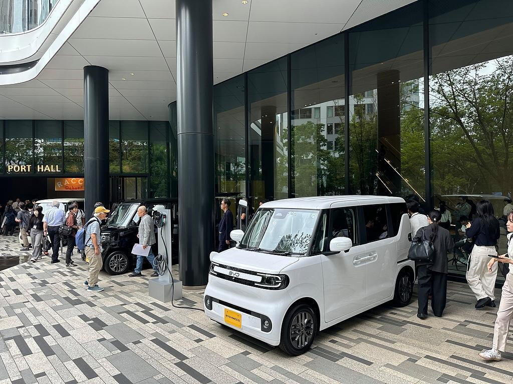 7月28日，中国车企在日本市集发布纯电K-Car，反响激烈。（视觉中国）