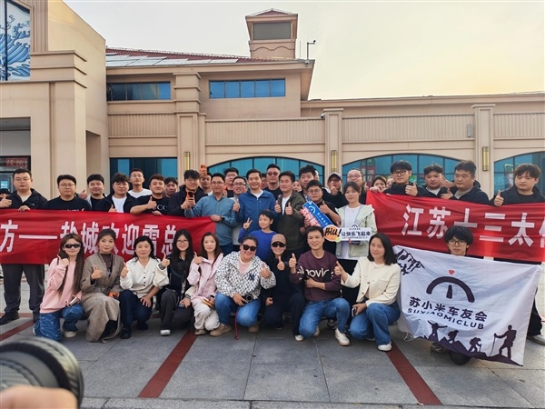 米粉欢迎雷军被造谣维权堵在车内！徐洁云：绝不会放任这种恶劣行径