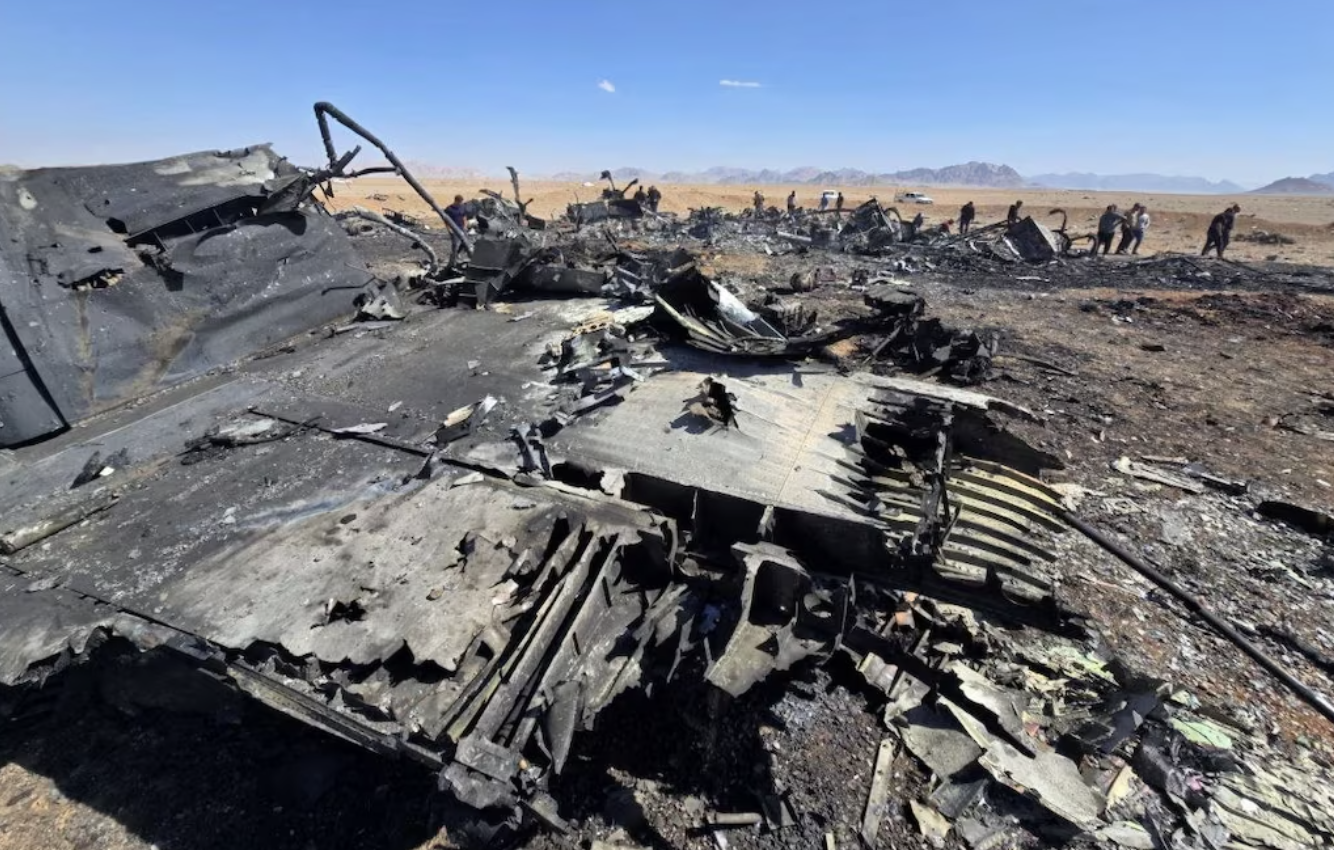 ▲伊朗方面发布被蹂躏的好意思国军机破败