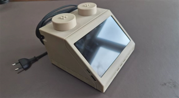 内置苹果Mac Mini！荷兰设计师打造10:1乐高积木电脑