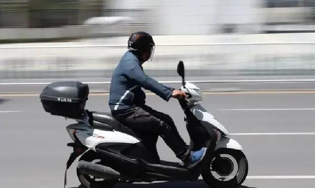 2026年买电摩，我为何首选雅迪台铃钠电板款-有驾