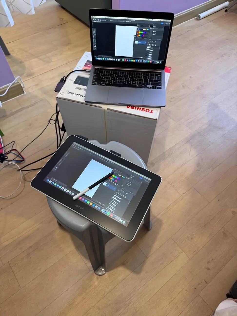 唐咏然在过渡房屋的工作环境。 采访对象供图