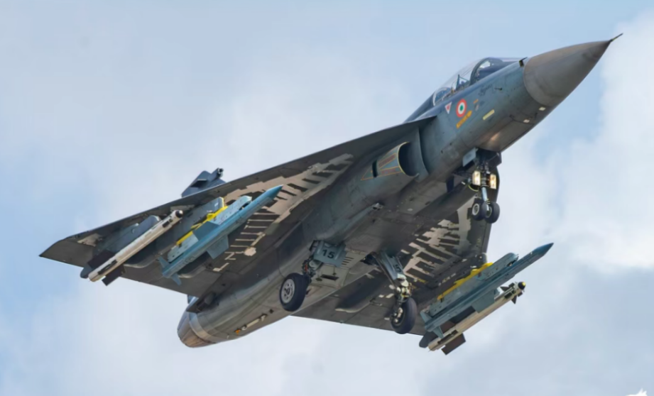 印度空军增购国产“光辉”MK1A战斗机,但美国交付发动机的速度落后于原计划,导致产量跟不上需求。