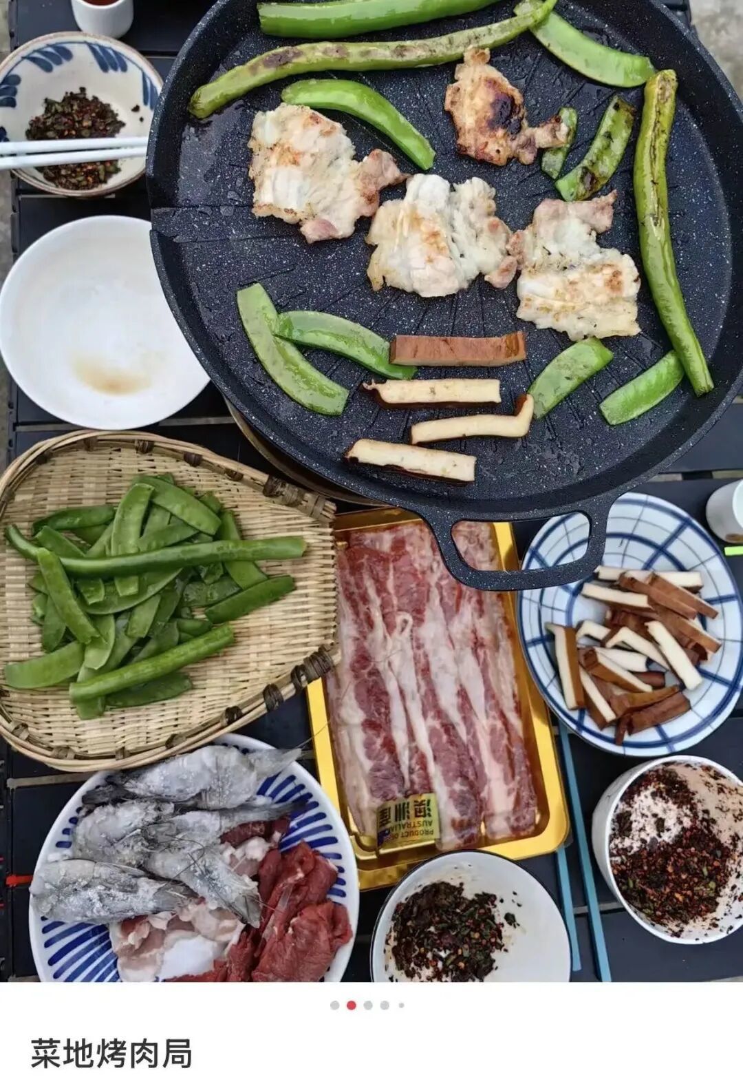〓 现摘现烤一顿大餐,从土地到餐桌,不仅时间上在30分钟内,距离上甚至不到3米远。图片来源小红书@无忧小墨