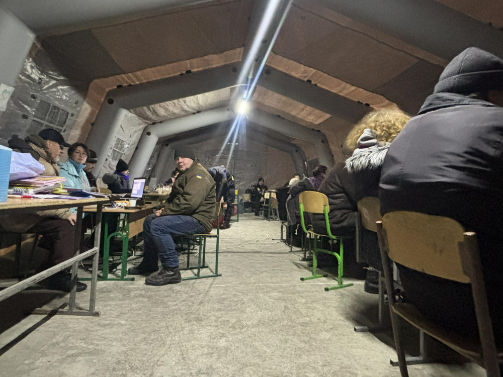 取暖帐篷内部的景象。(摄影:齐然)