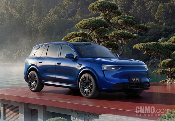 问界M8