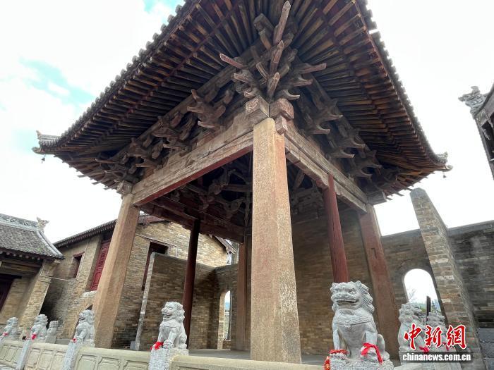 岱庙舞楼对研究金代早期乐舞、杂剧演出空间具有重要价值。中新网范丽芳 摄