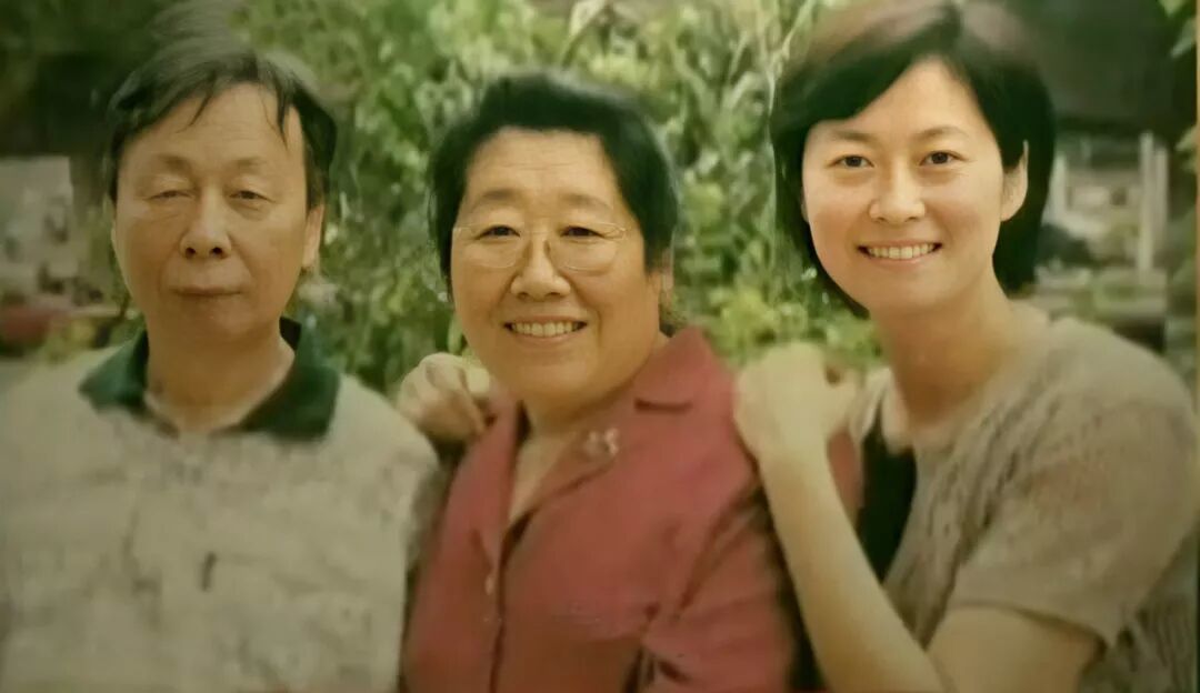 敬一丹与父母