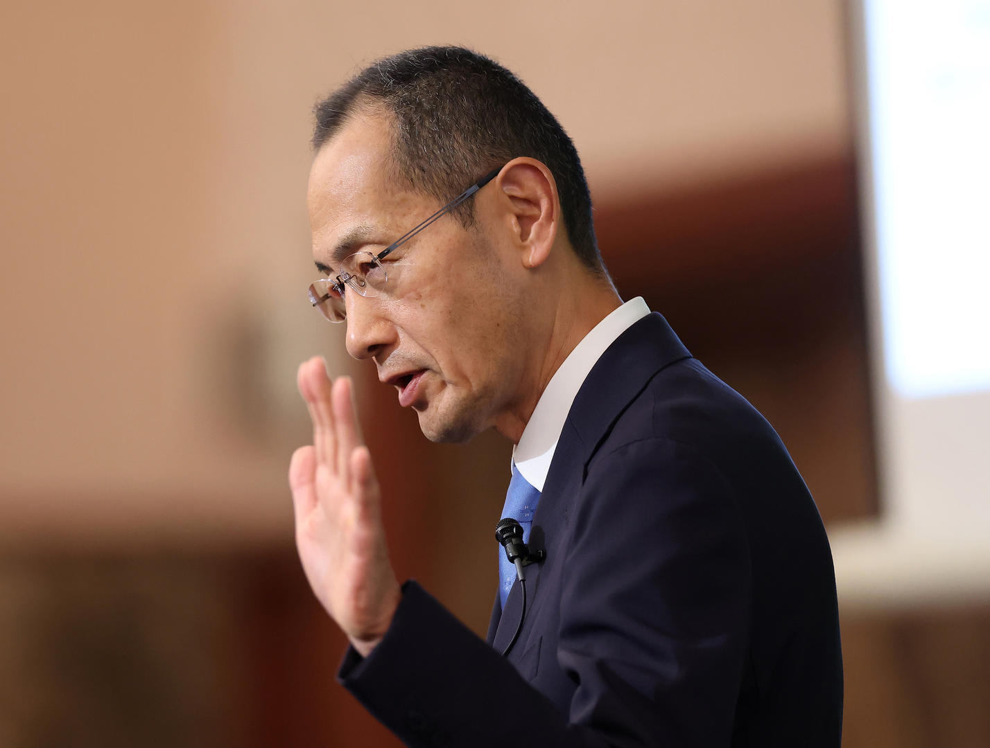 ▲当地时间2026年5月27日，京都大学iPS细胞研究与应用中心名誉主任兼教授山中伸弥在日本记者俱乐部就iPS细胞研究论文发表20周年主题发表演讲（图据视觉中国）