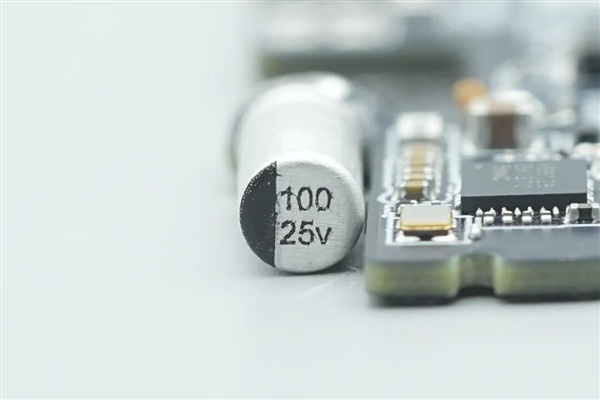 拆解报告:小米金沙江10000mAh 45W超薄磁吸移动电源