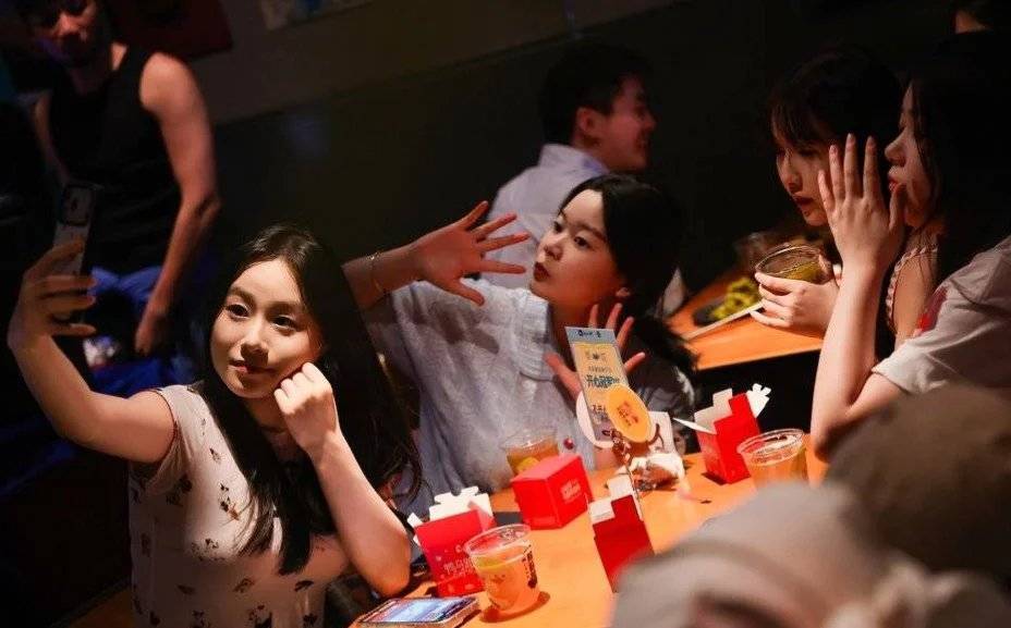 小红书彻底爆发了