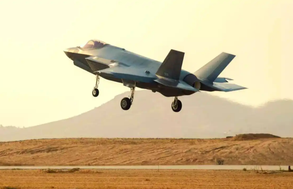以色列的F-35战机近年来广泛参与中东冲突,实战经验丰富,即使沙特获得F-35,实战经验也很难与以色列相提并论。