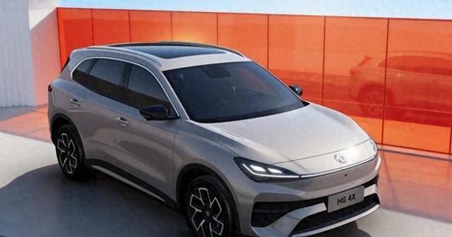 4S店挤满人,不聊屏幕聊质保,年轻人买车回归本质了-有驾