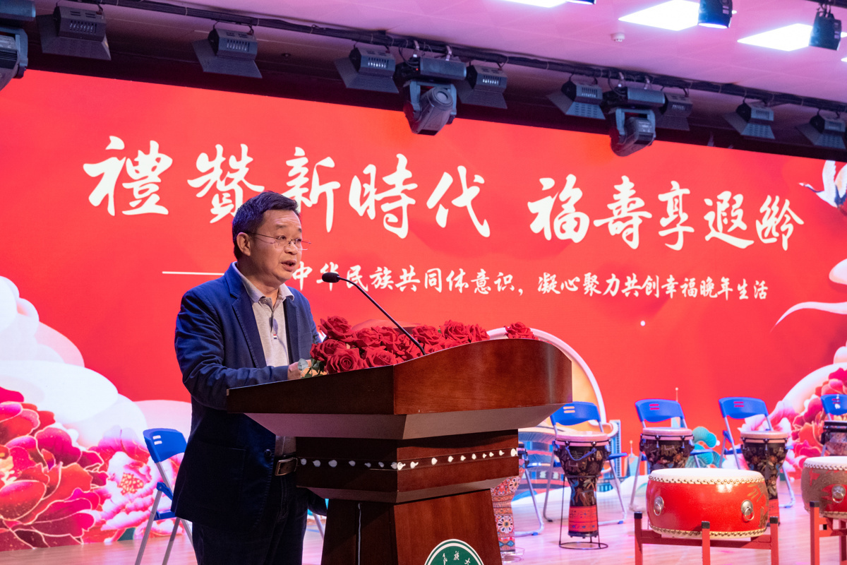 校党委副书记、纪委书记李俊杰发表致辞近景。马鑫雨 摄..jpg