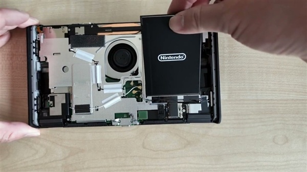 新版Switch 2官方视频:更换电池现在更容易了
