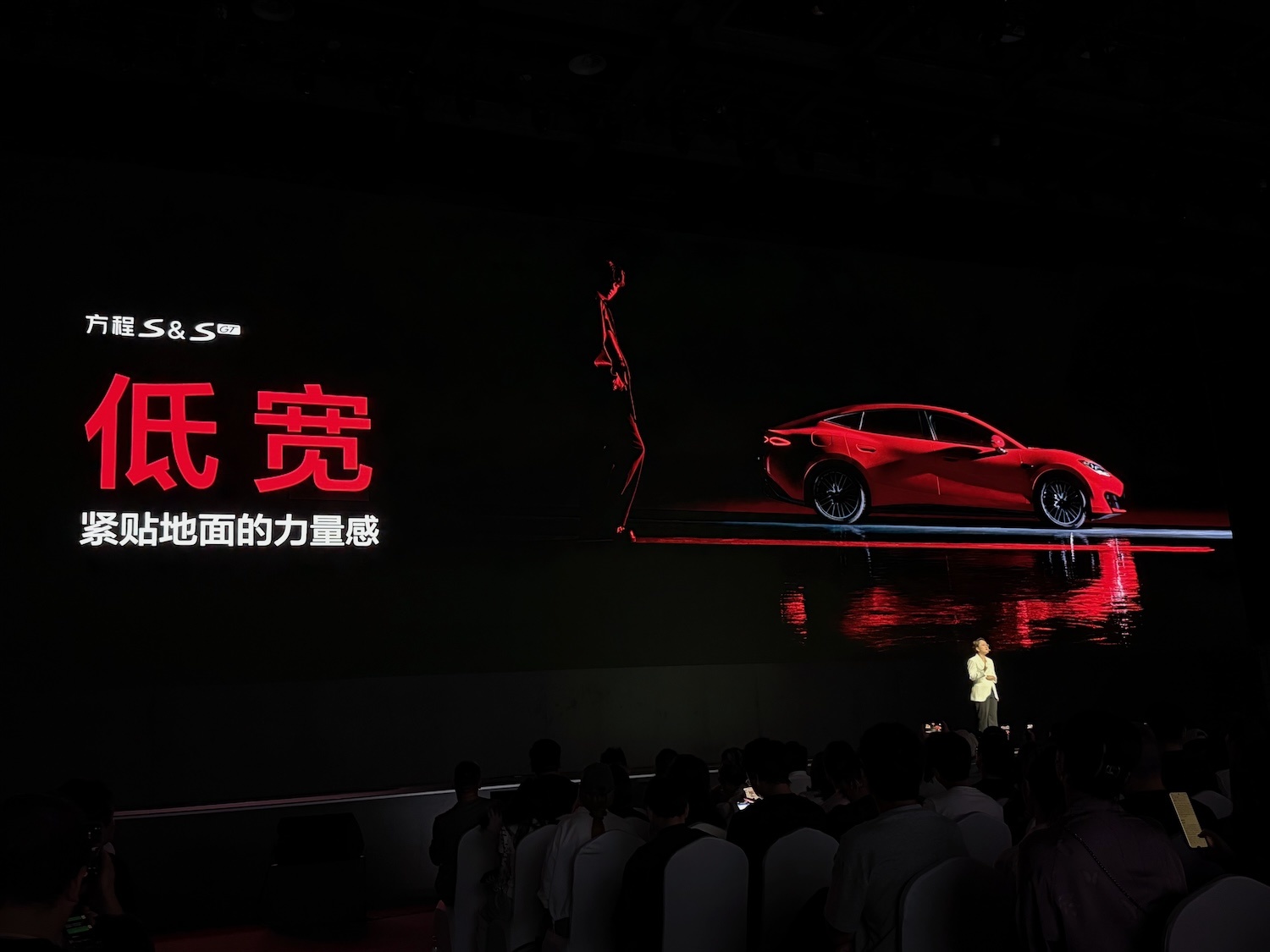 特斯拉无人出租上路频“翻车”！？路口卡壳空调不冷，还在被交管局审查