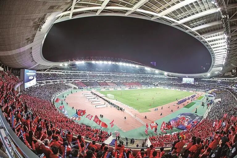 2025江苏省城市足球联赛（“苏超”）决赛现场。新华社发