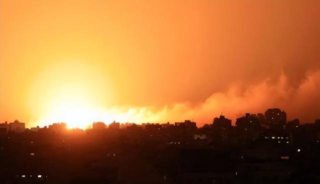 (伊朗导弹、无人机砸向多处美军目标)