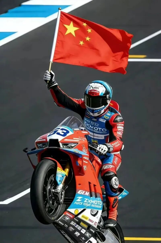 ▲法国车手驾驶张雪机车的820RR－RS赛车获得WSBK葡萄牙站冠军，赛后高举五星红旗。图源：张雪机车