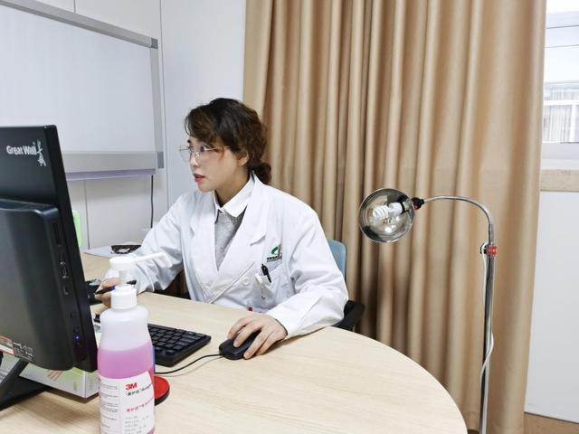 陆军军医大学西南医院皮肤科主任医师吴亚光。受访者供图