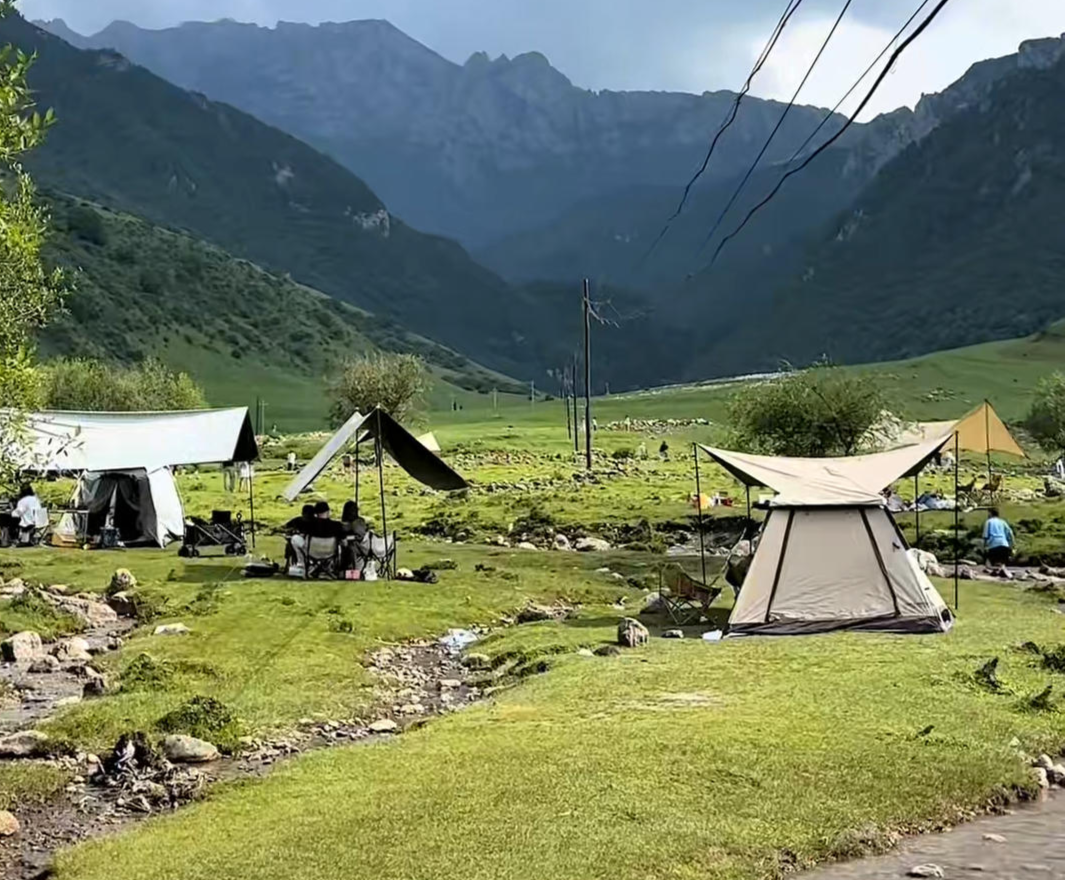 ▲游客拍摄的双石门景区露营的场景