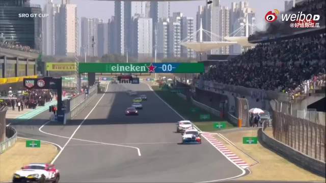 谁能想到F1赛场还能捕捉野生许魏洲？