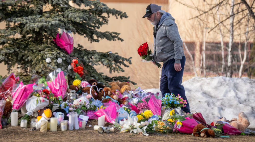 (居民纪念遇难者）