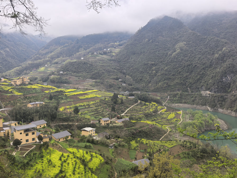 陕西省安康市岚皋县堰门镇“长眠坝”，是当年红军战士牺牲被埋葬的地方（2026年3月25日摄）。新华社记者 李亚楠 摄