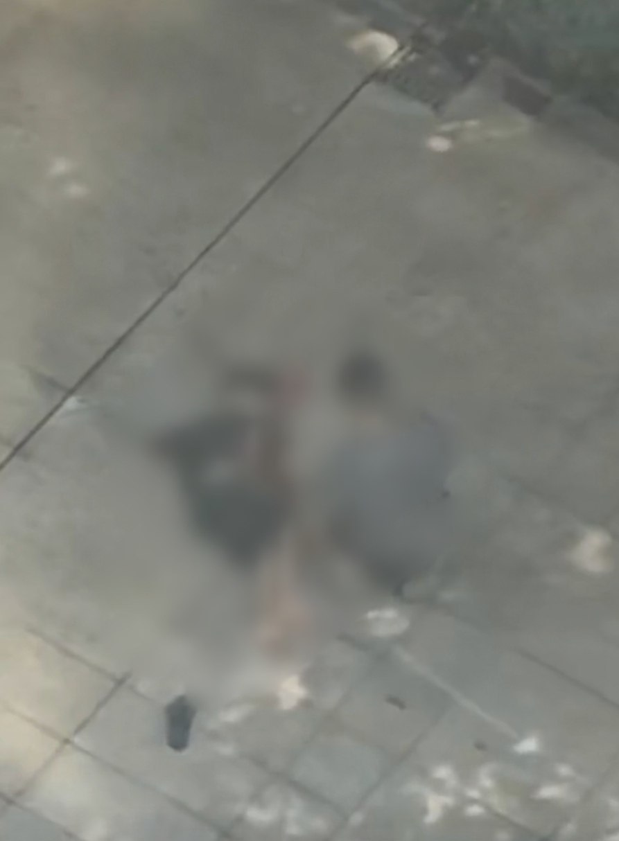 小远被撞后满地是血迹。(来源/家属提供)